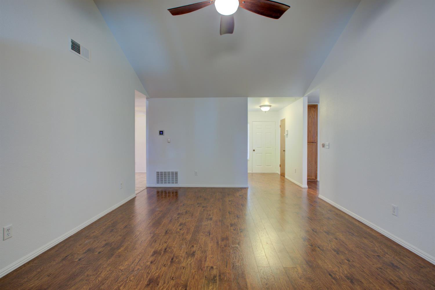 Detail Gallery Image 6 of 38 For 1801 Innsbrook Dr, Modesto,  CA 95350 - 3 Beds | 2 Baths