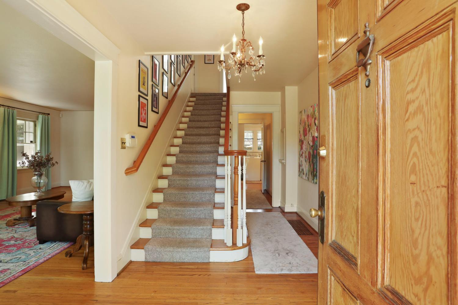 Detail Gallery Image 7 of 51 For 105 W Euclid Ave, Stockton,  CA 95204 - 4 Beds | 2 Baths