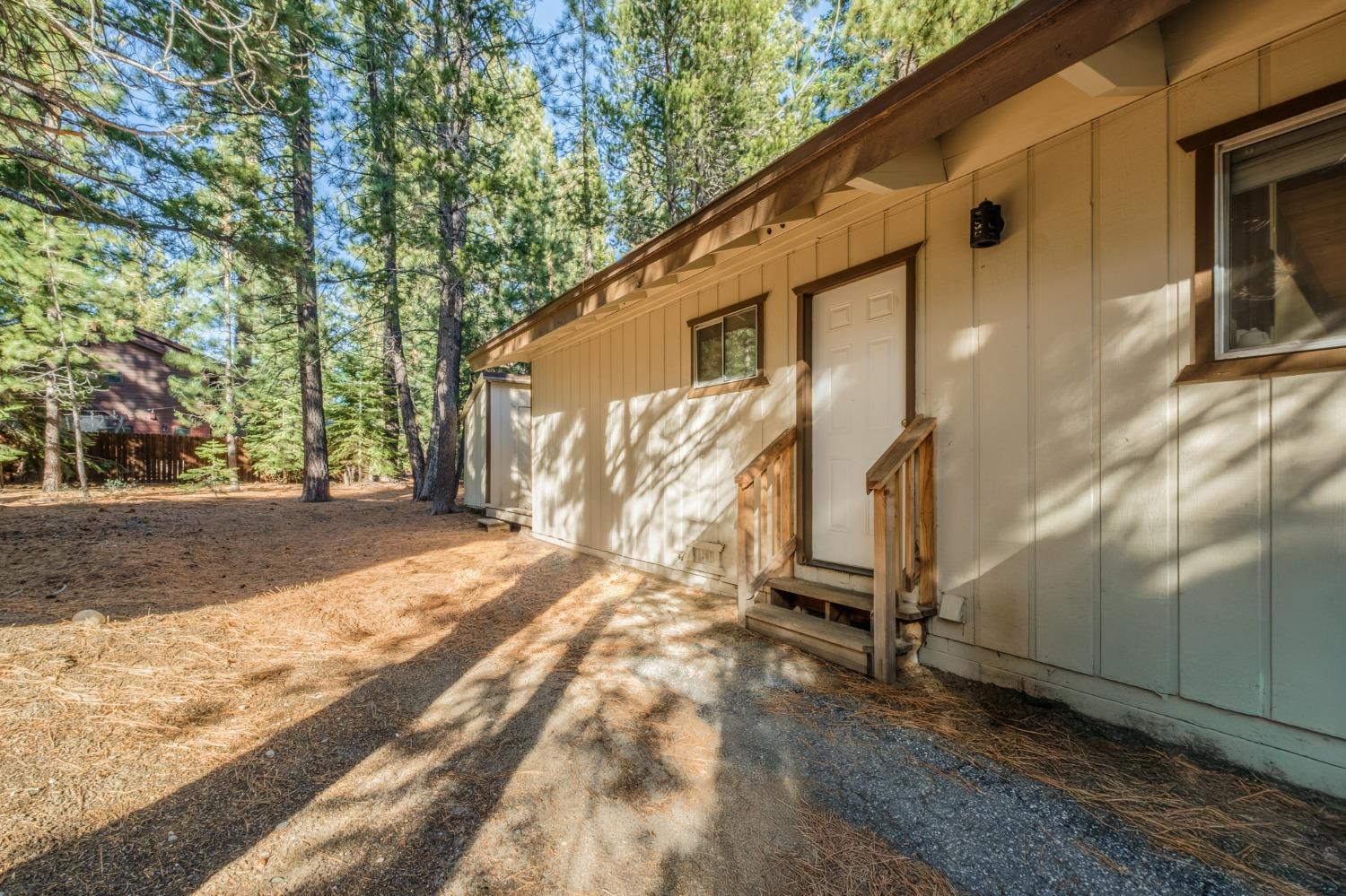 Detail Gallery Image 31 of 44 For 1644 Crystal Air Dr, South Lake Tahoe,  CA 96150 - 3 Beds | 1/1 Baths