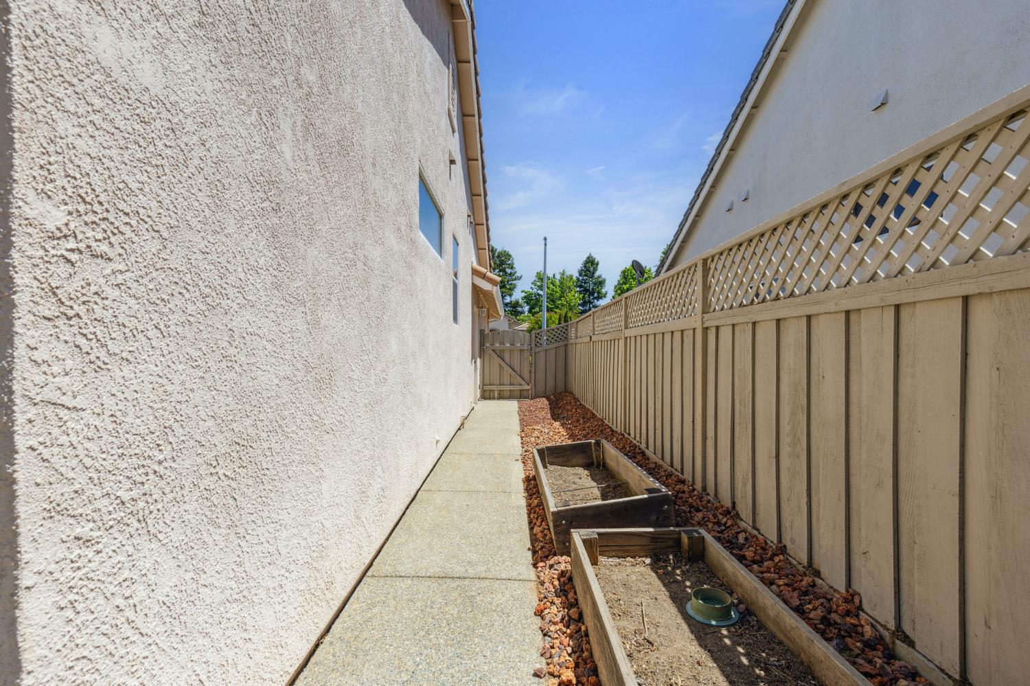 Detail Gallery Image 34 of 38 For 5237 Sugar Pine Loop, Roseville,  CA 95747 - 2 Beds | 2 Baths