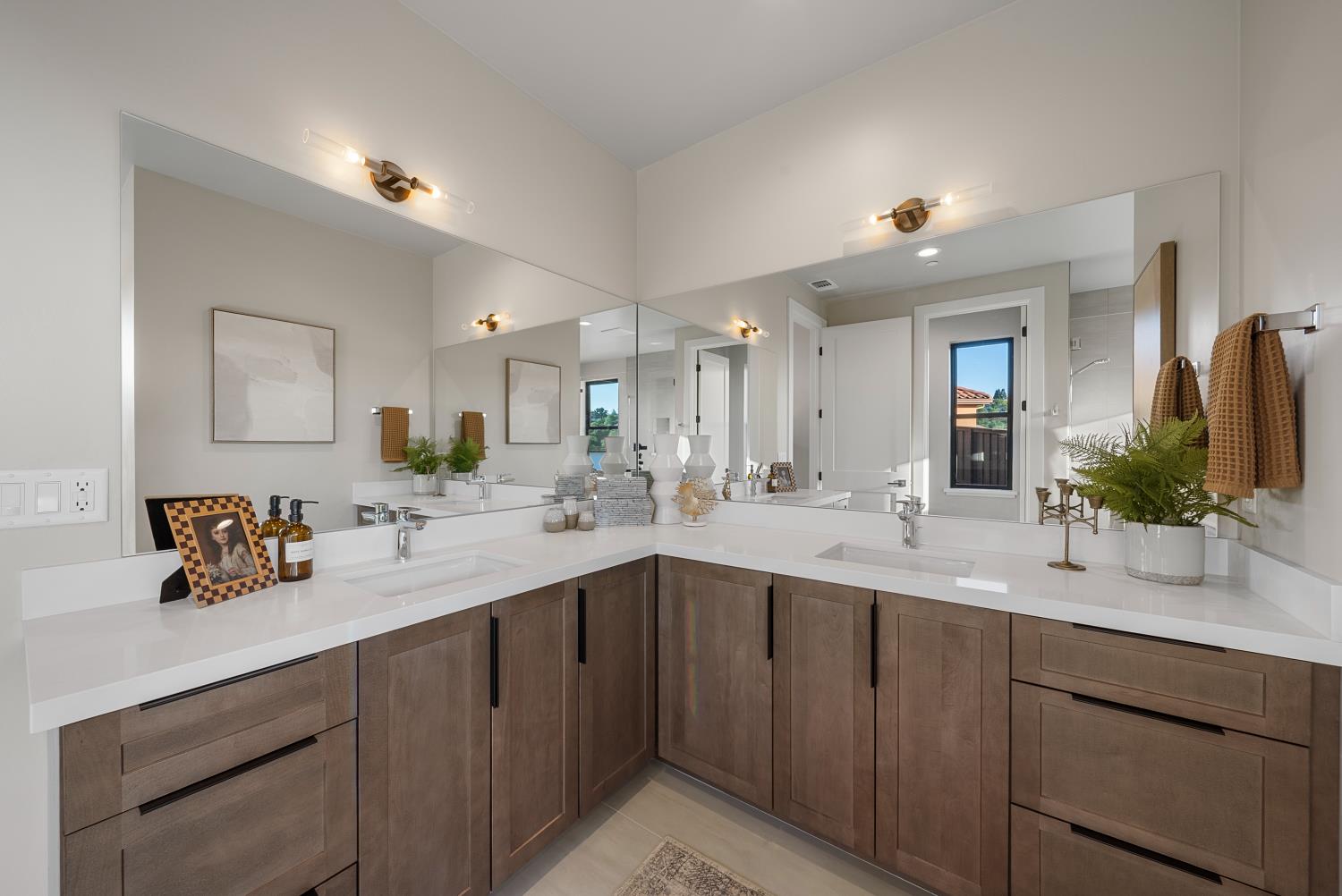 Detail Gallery Image 15 of 39 For 1700 Ridgeview Cir, Auburn,  CA 95603 - 4 Beds | 3/1 Baths