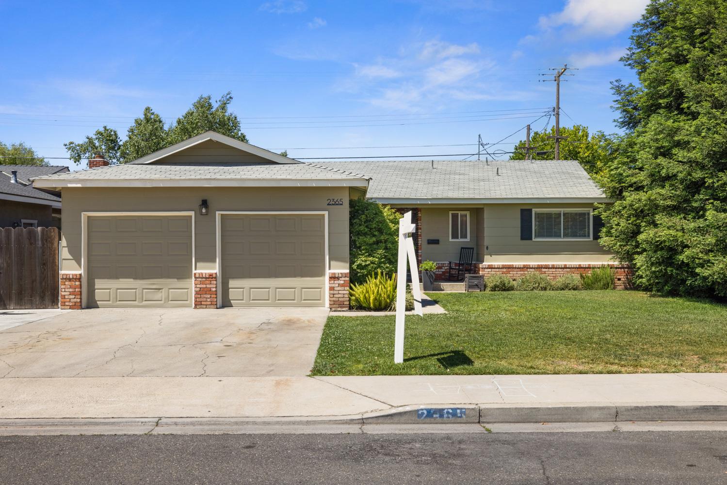 Detail Gallery Image 3 of 36 For 2365 E Marshall St, Turlock,  CA 95380 - 3 Beds | 2 Baths