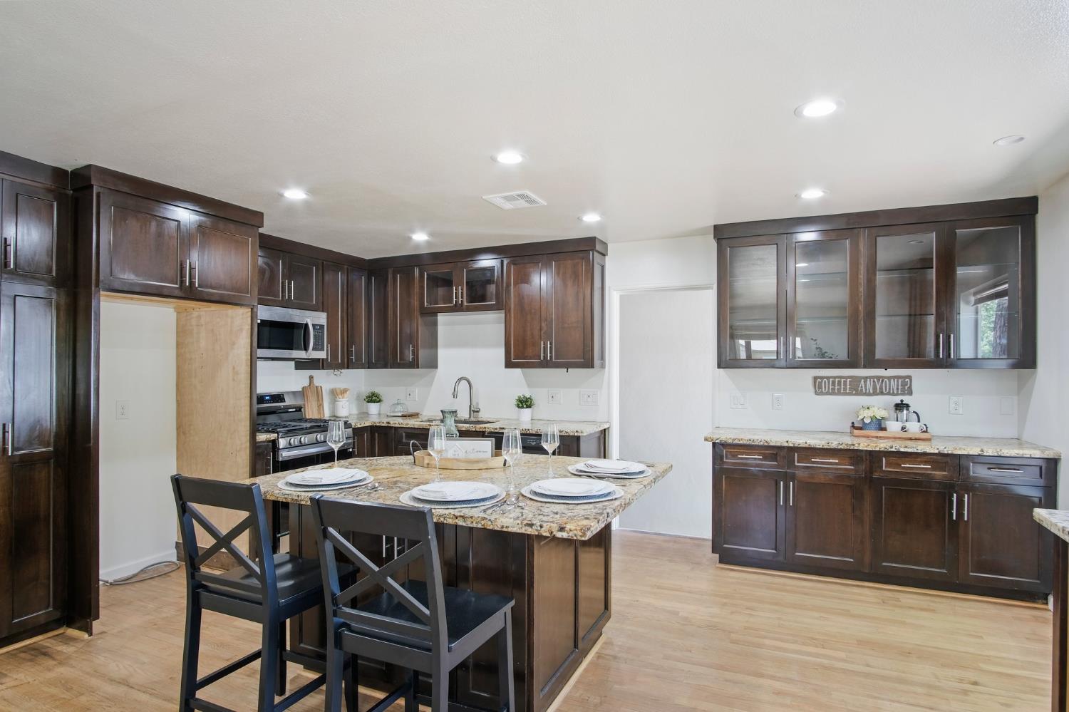 Detail Gallery Image 7 of 28 For 1909 W Harding Way, Stockton,  CA 95203 - 2 Beds | 1 Baths