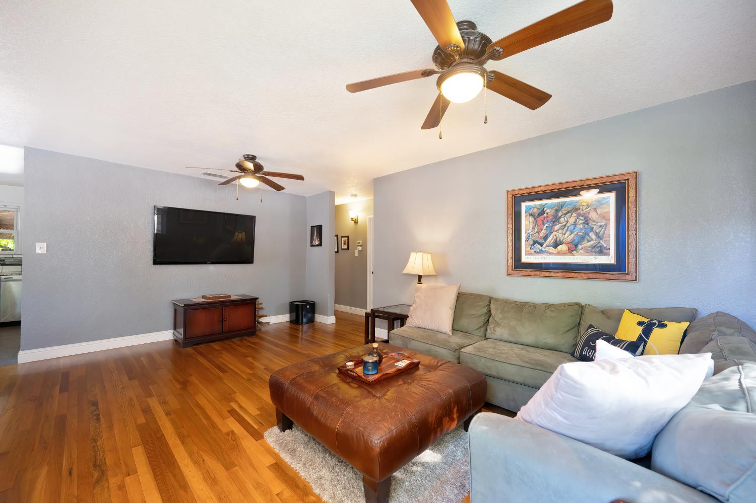 Detail Gallery Image 5 of 20 For 3723 61st St, Sacramento,  CA 95820 - 3 Beds | 1 Baths