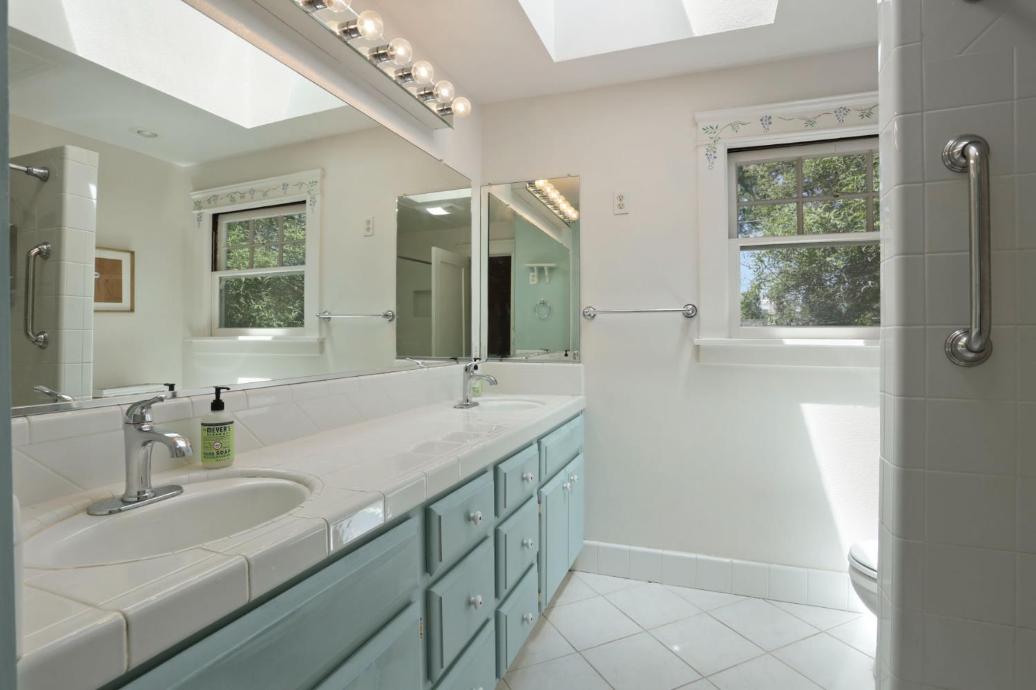 Detail Gallery Image 38 of 51 For 105 W Euclid Ave, Stockton,  CA 95204 - 4 Beds | 2 Baths