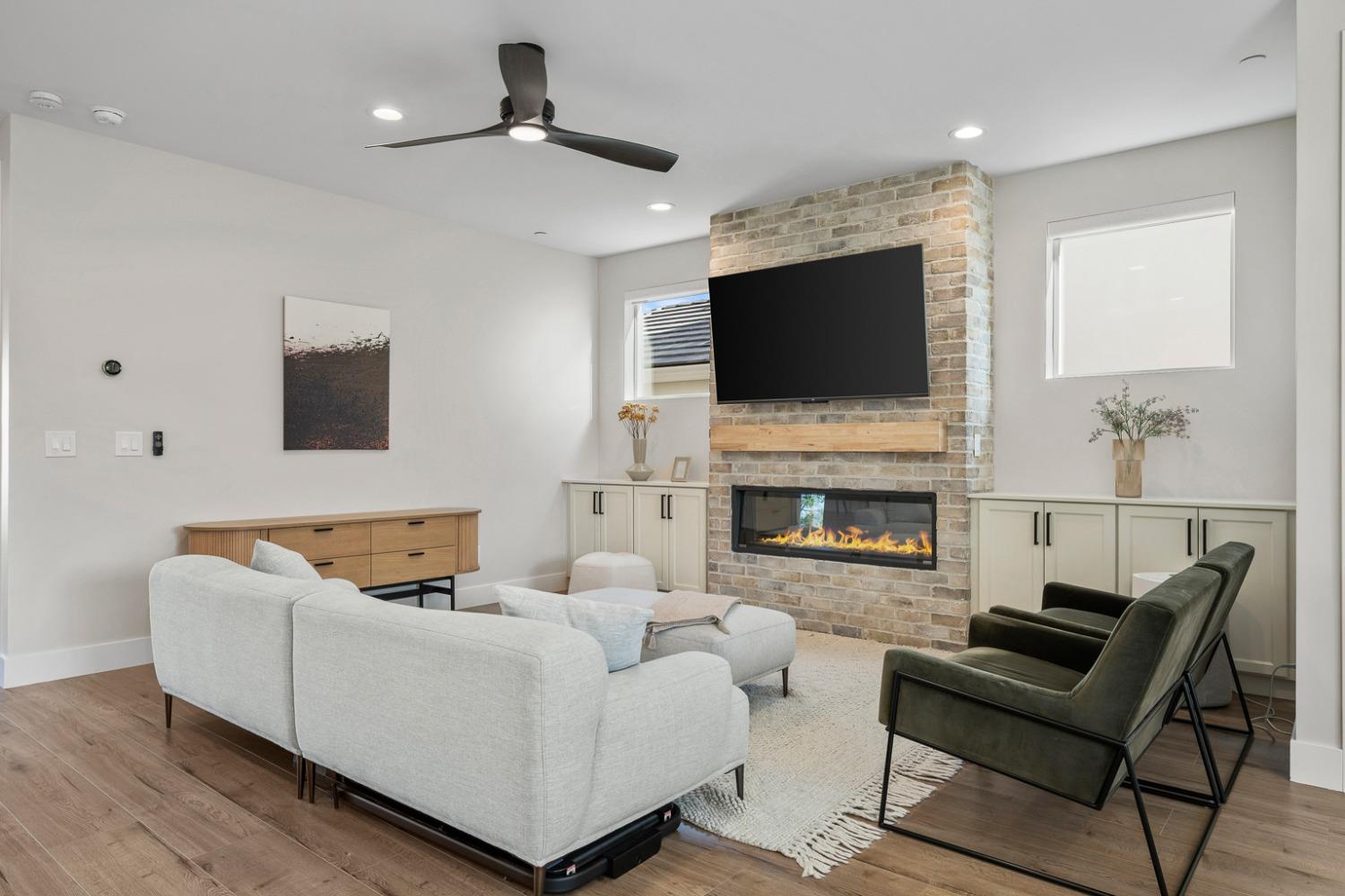 Detail Gallery Image 7 of 51 For 4020 Della Ct, Rocklin,  CA 95677 - 4 Beds | 2/1 Baths