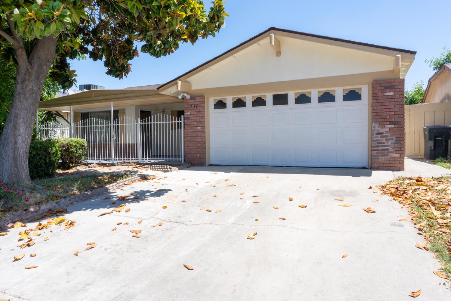 Detail Gallery Image 2 of 30 For 732 Bristlecone Way, Modesto,  CA 95351 - 3 Beds | 2 Baths