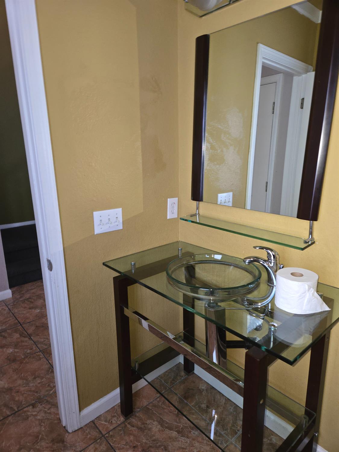 Detail Gallery Image 11 of 49 For 3634 Whispering Creek Cir, Stockton,  CA 95219 - 3 Beds | 2/1 Baths
