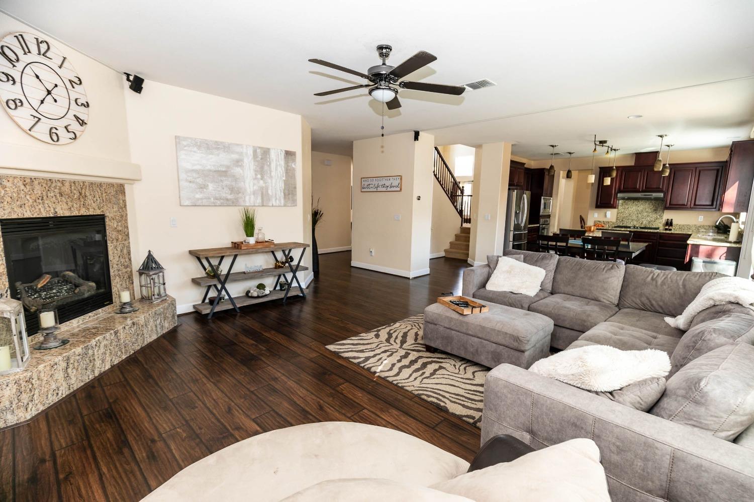 Detail Gallery Image 10 of 37 For 10730 Sand Castle Way, Stockton,  CA 95209 - 4 Beds | 3 Baths