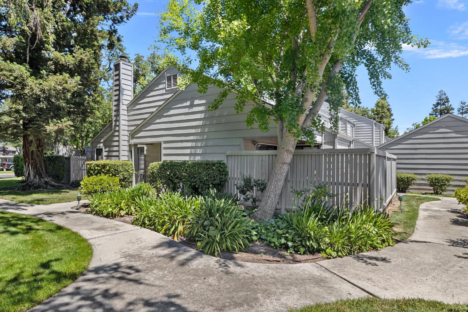 Detail Gallery Image 2 of 28 For 290 W Rumble Rd a,  Modesto,  CA 95350 - 2 Beds | 2 Baths
