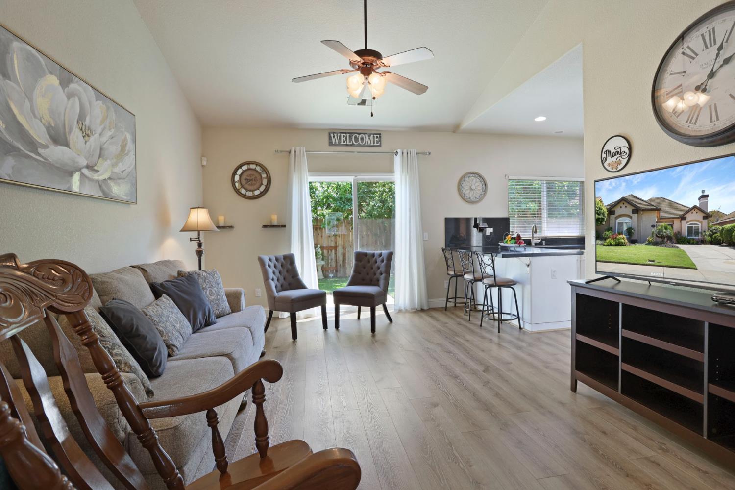 Detail Gallery Image 11 of 41 For 1930 Crystalwood Ln, Lodi,  CA 95242 - 3 Beds | 2 Baths