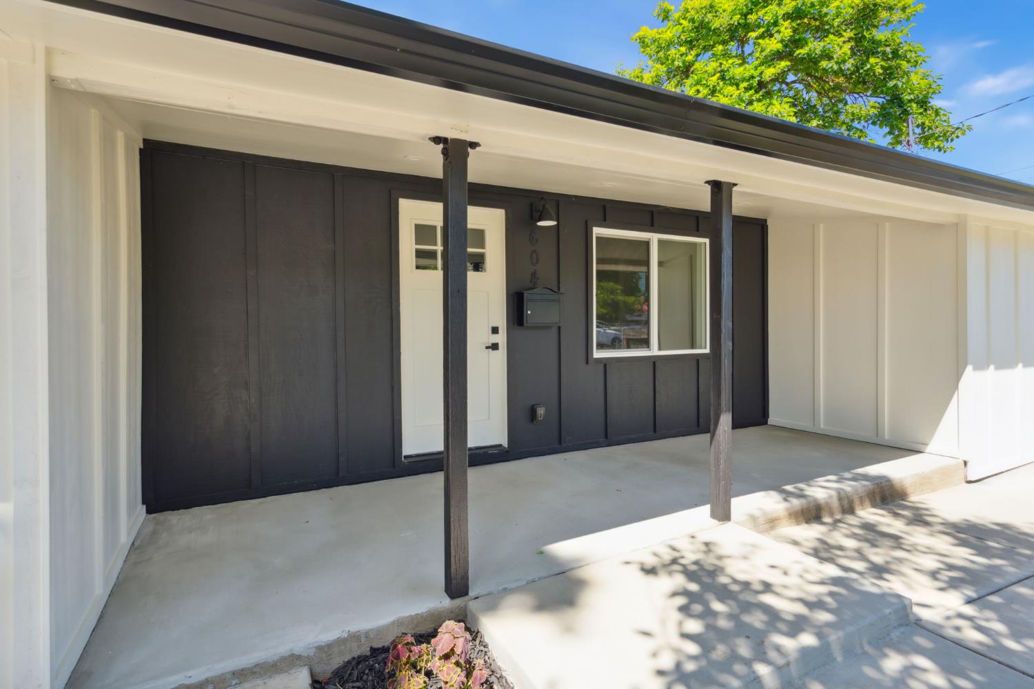 Detail Gallery Image 3 of 27 For 604 Myrtle Ave, West Sacramento,  CA 95605 - 4 Beds | 3 Baths