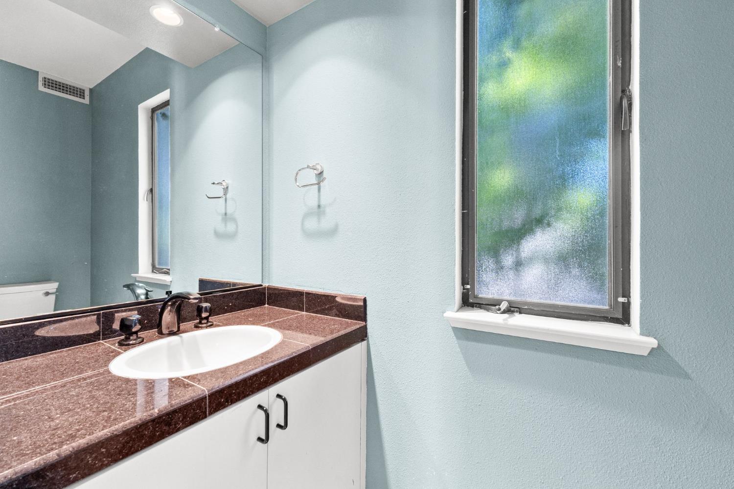 Detail Gallery Image 12 of 41 For 3124 Swallows Nest Dr, Sacramento,  CA 95833 - 2 Beds | 1/1 Baths