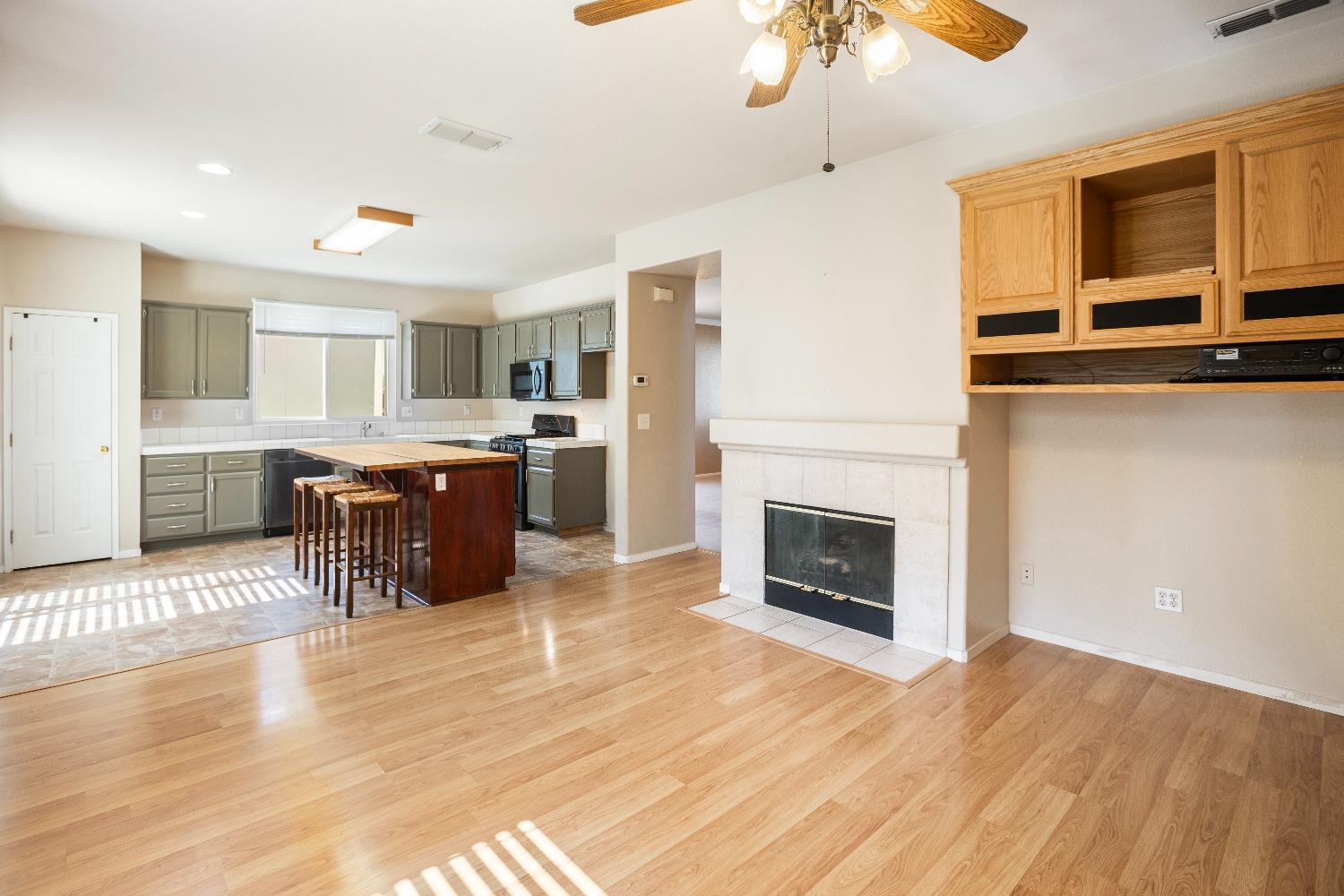 Detail Gallery Image 9 of 46 For 11400 Sabalo Way, Gold River,  CA 95670 - 5 Beds | 3 Baths