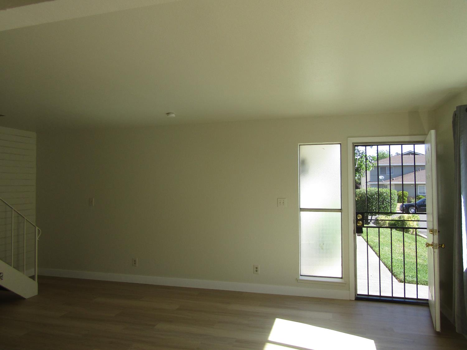 Detail Gallery Image 4 of 22 For 4524 Greenholme Dr #2,  Sacramento,  CA 95842 - 2 Beds | 1 Baths