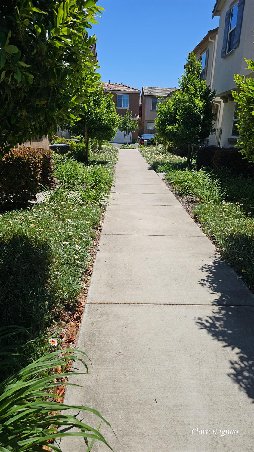 Detail Gallery Image 4 of 27 For 7829 Acorri Walk, Sacramento,  CA 95823 - 3 Beds | 2/1 Baths