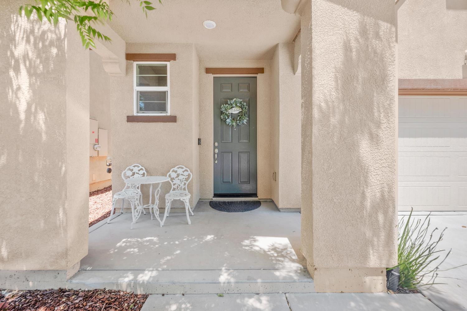 Detail Gallery Image 4 of 55 For 257 Bywell Bridge Cir, Sacramento,  CA 95823 - 3 Beds | 2/1 Baths
