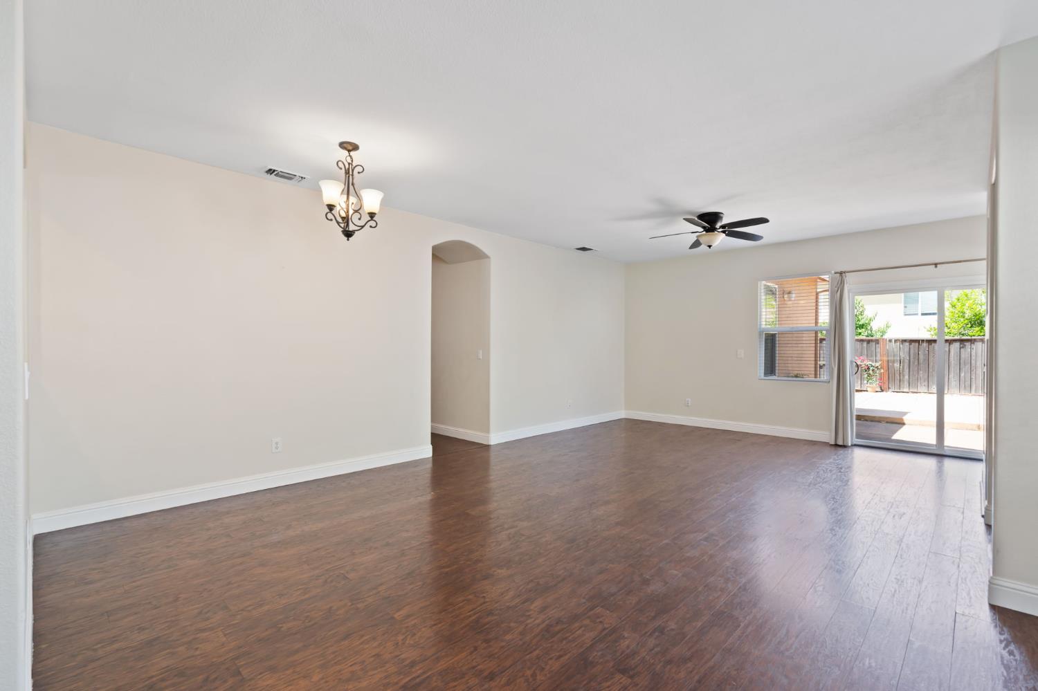 Detail Gallery Image 6 of 23 For 6530 Mystery Mountain Way, Rocklin,  CA 95765 - 3 Beds | 2 Baths
