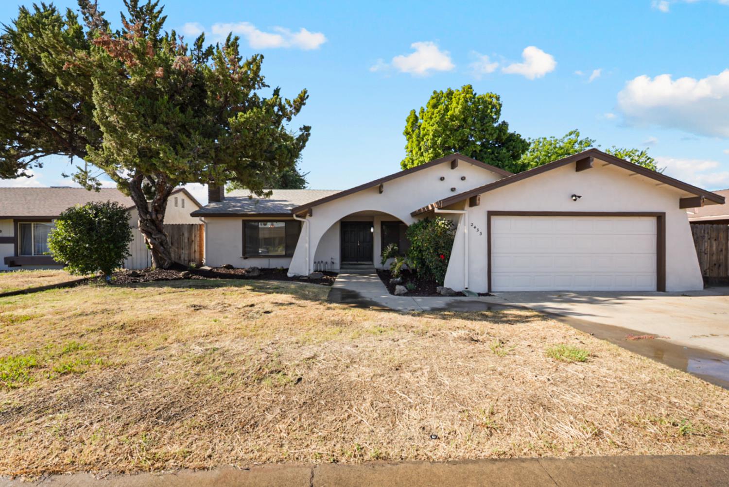 Detail Gallery Image 1 of 21 For 2433 Marguerite Way, Ceres,  CA 95307 - 3 Beds | 2 Baths