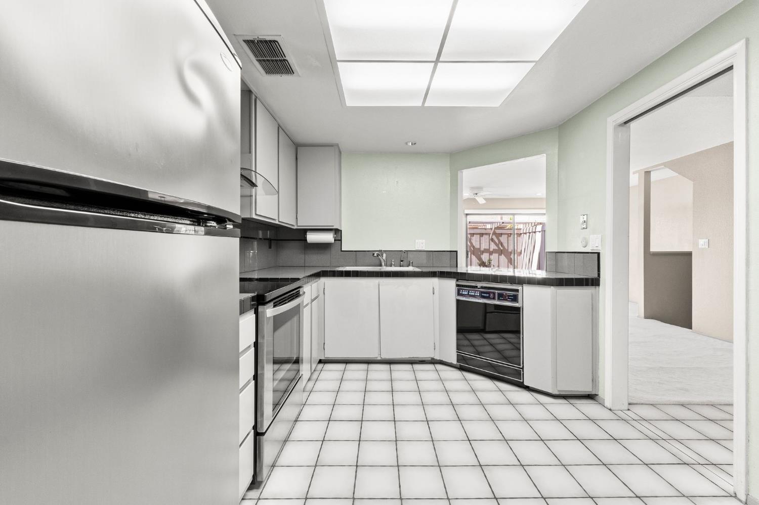 Detail Gallery Image 10 of 41 For 3124 Swallows Nest Dr, Sacramento,  CA 95833 - 2 Beds | 1/1 Baths