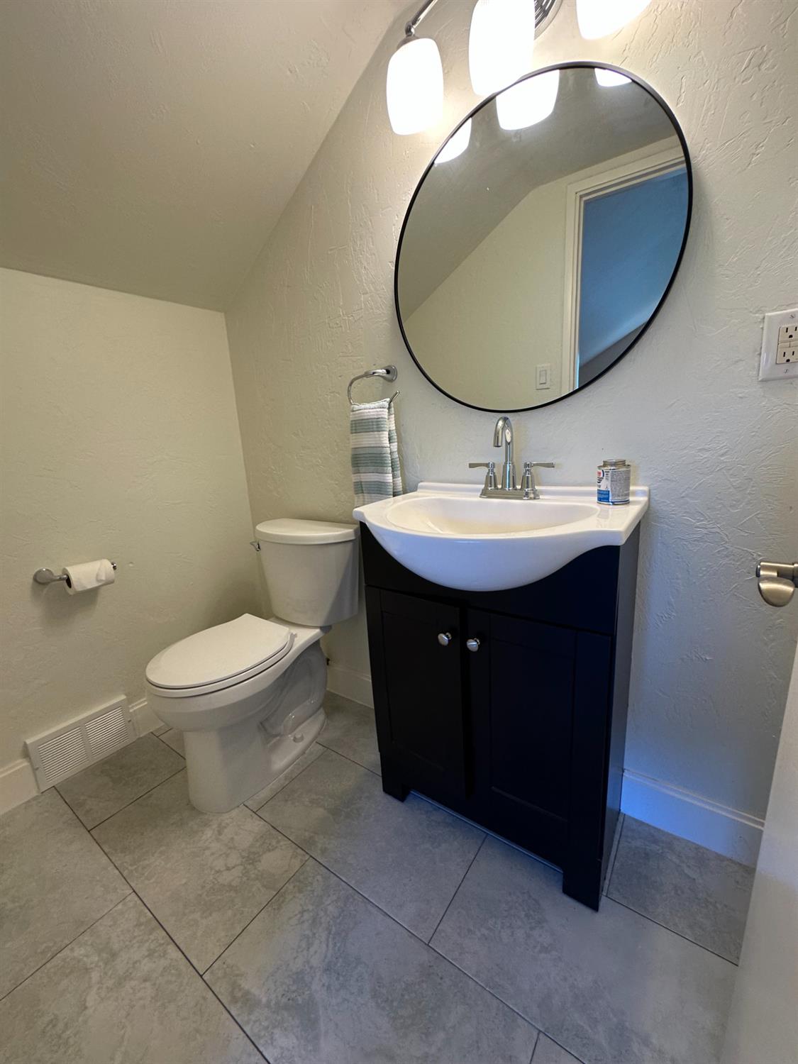 Detail Gallery Image 33 of 44 For 7969 Glenbar Way, Fair Oaks,  CA 95628 - 4 Beds | 2/1 Baths
