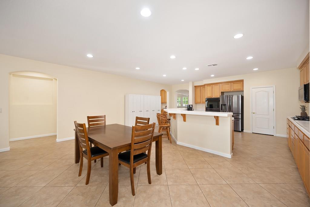 Detail Gallery Image 13 of 71 For 10317 Moura Ct, Elk Grove,  CA 95757 - 4 Beds | 2/1 Baths