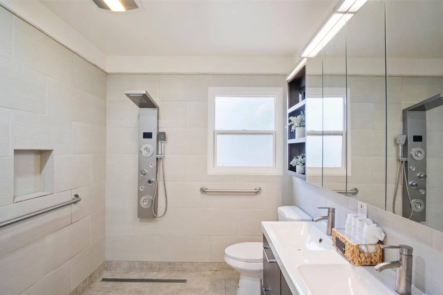 Detail Gallery Image 16 of 28 For 1909 W Harding Way, Stockton,  CA 95203 - 2 Beds | 1 Baths