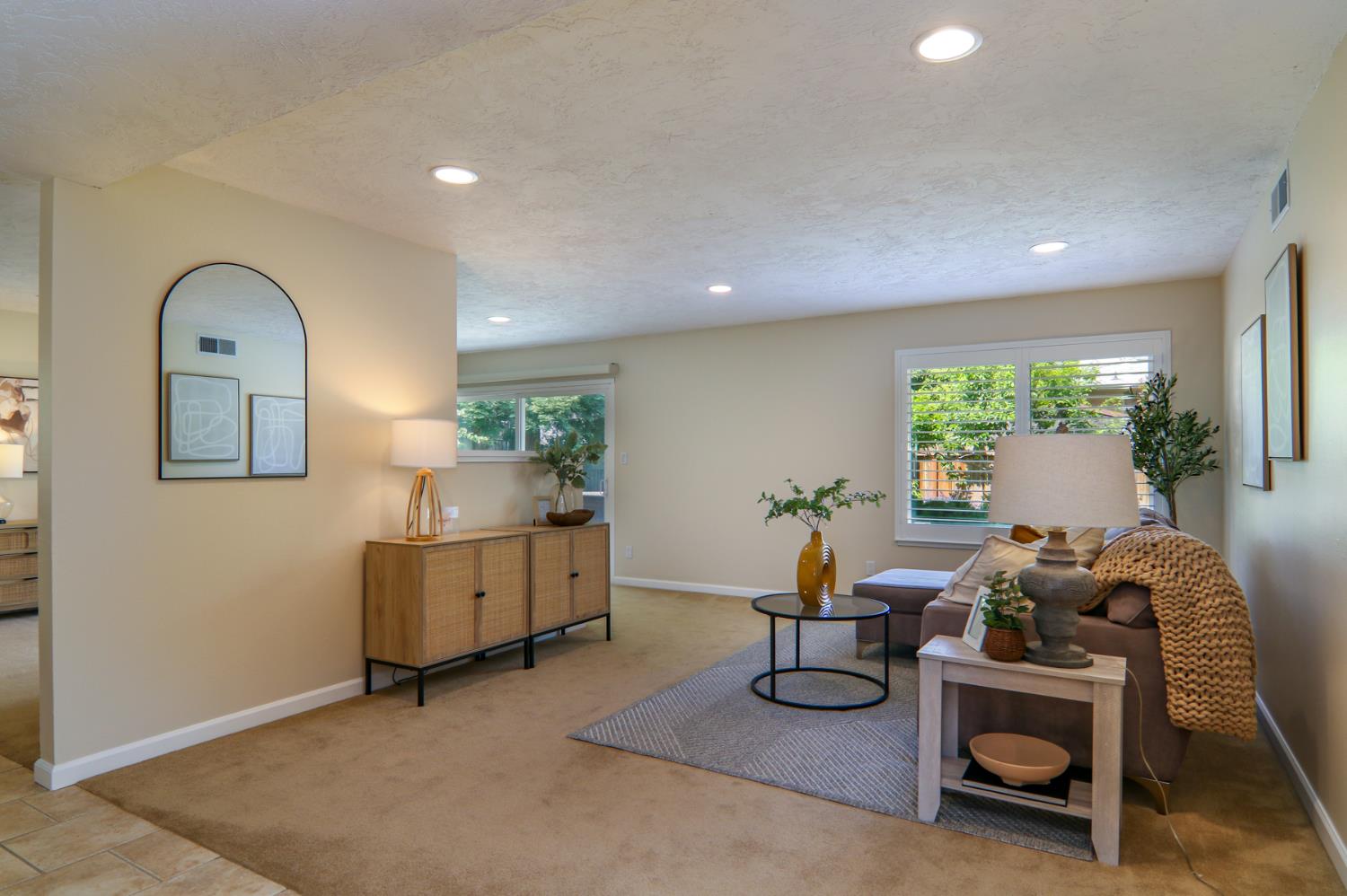 Detail Gallery Image 7 of 38 For 4949 Hillridge Way, Fair Oaks,  CA 95628 - 3 Beds | 2 Baths