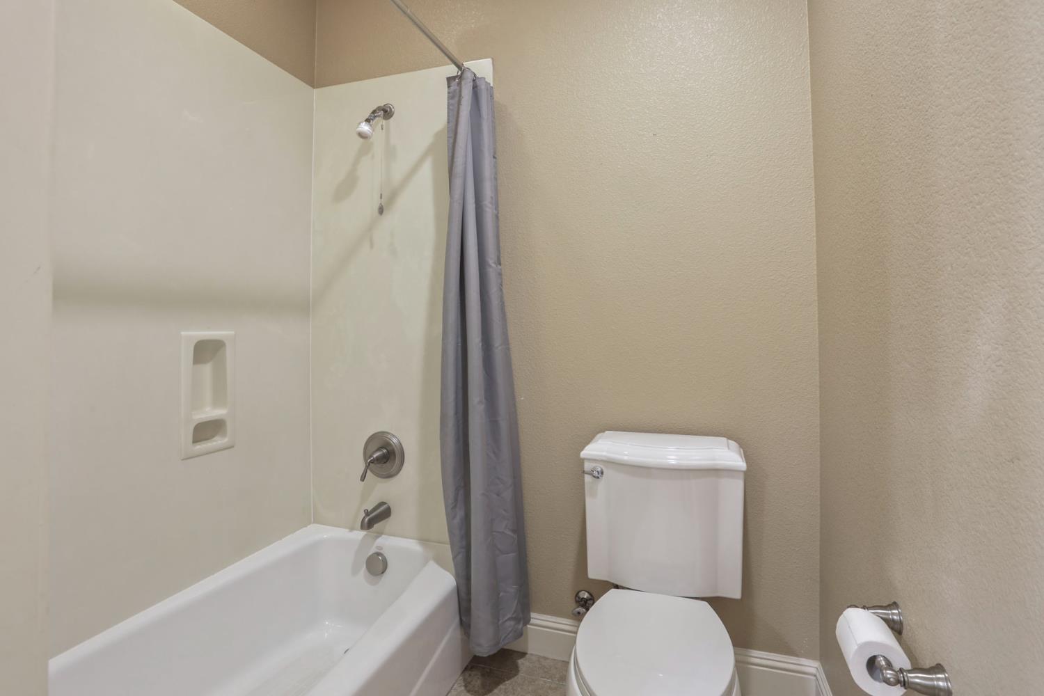 Detail Gallery Image 37 of 68 For 10305 Bridgeview Ln, Stockton,  CA 95219 - 5 Beds | 3 Baths