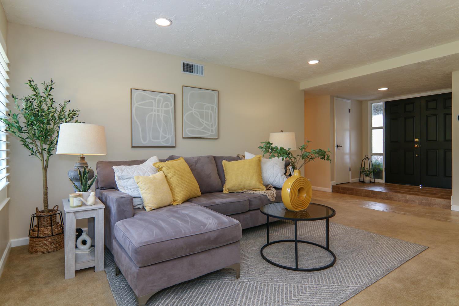 Detail Gallery Image 8 of 38 For 4949 Hillridge Way, Fair Oaks,  CA 95628 - 3 Beds | 2 Baths