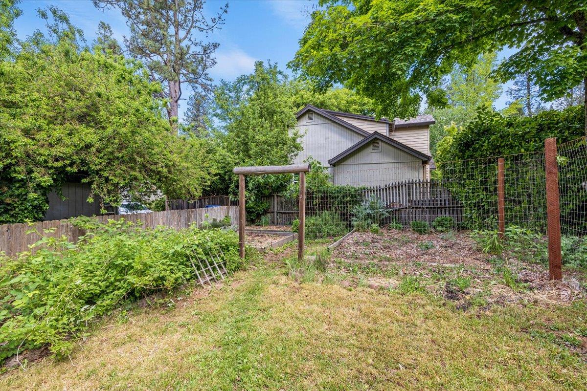 Detail Gallery Image 39 of 56 For 401 Gracie Rd, Nevada City,  CA 95959 - 3 Beds | 2/1 Baths