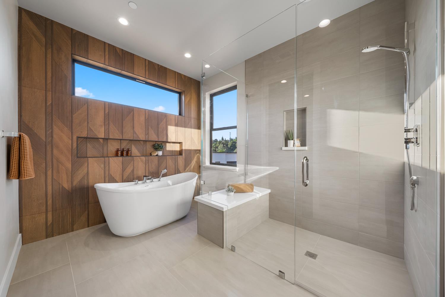 Detail Gallery Image 16 of 39 For 1700 Ridgeview Cir, Auburn,  CA 95603 - 4 Beds | 3/1 Baths