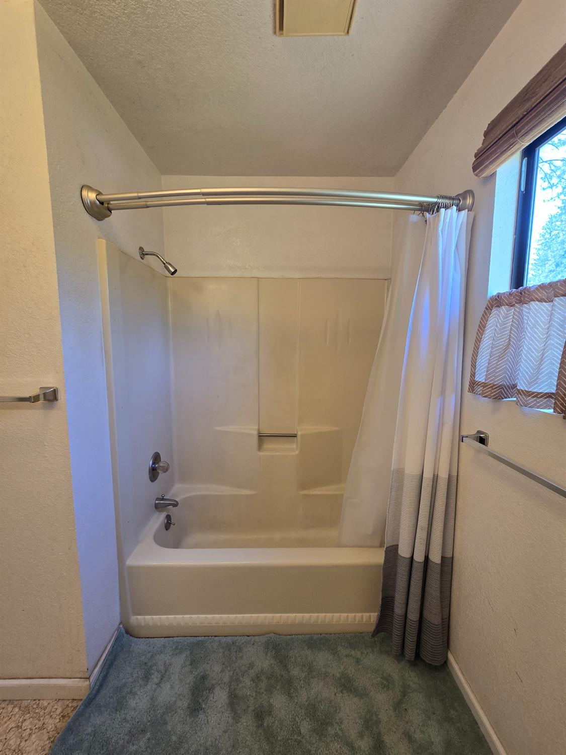 Detail Gallery Image 13 of 33 For 6160 Hills Ct, Georgetown,  CA 95634 - 3 Beds | 2 Baths