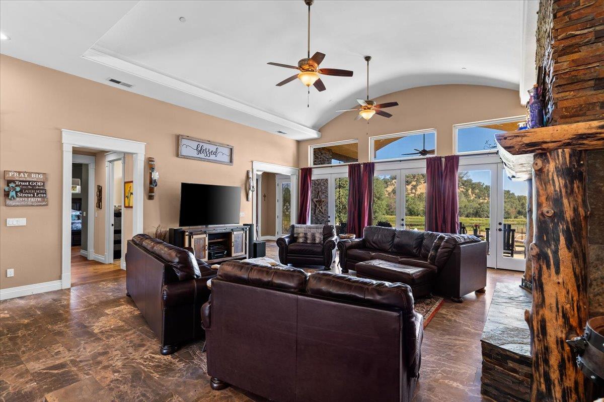 Detail Gallery Image 23 of 97 For 9267 7r Bar Rd, Angels Camp,  CA 95222 - 3 Beds | 3/1 Baths