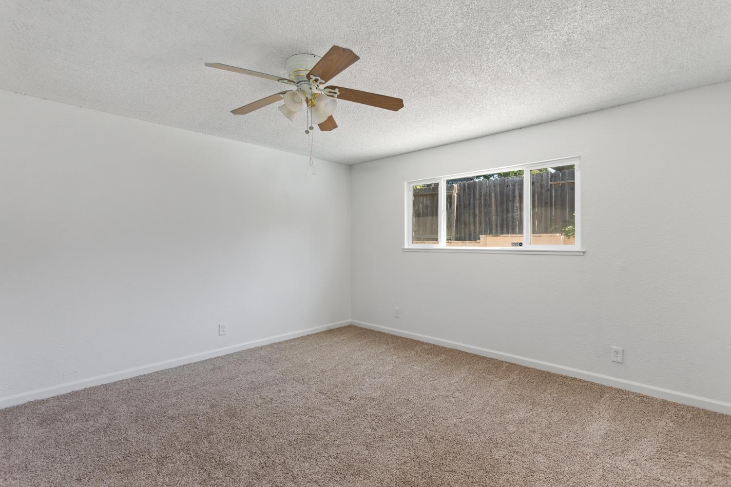 Detail Gallery Image 13 of 26 For 6528 Meadowcreek Way, Citrus Heights,  CA 95621 - 4 Beds | 2 Baths