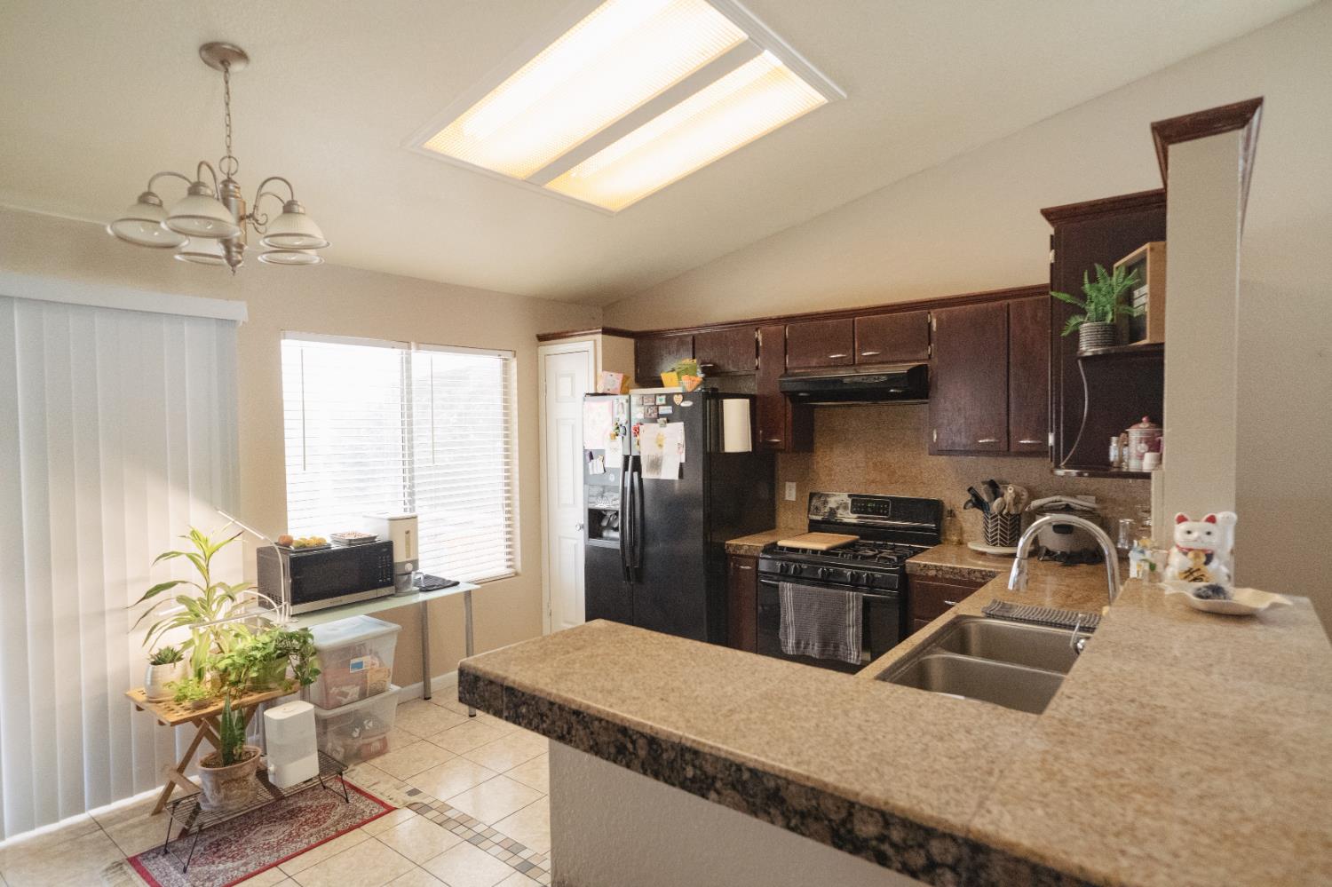 Detail Gallery Image 13 of 35 For 310 Buena Vista Ct, Merced,  CA 95348 - 4 Beds | 2/1 Baths