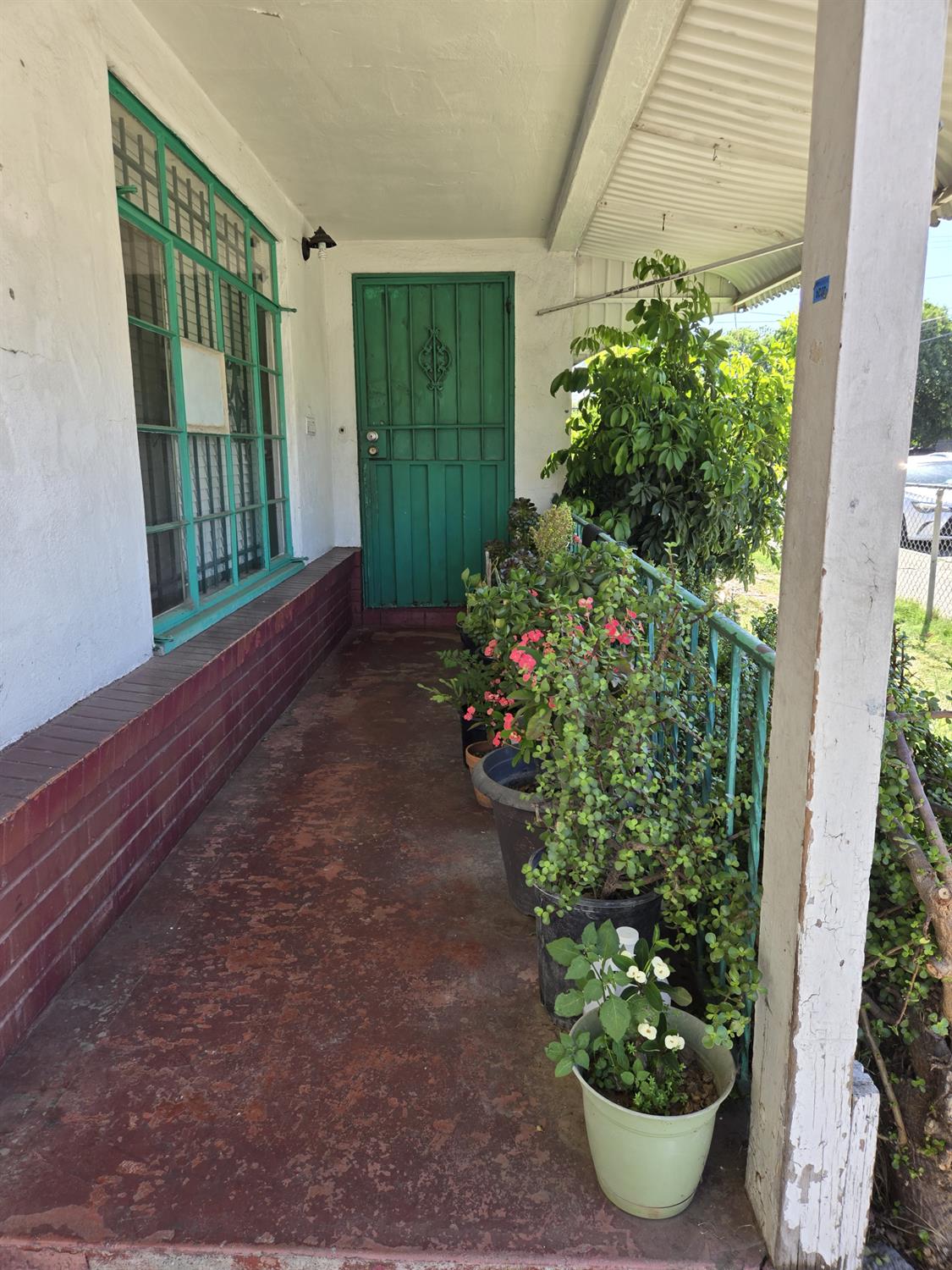 Detail Gallery Image 5 of 9 For 323 E Church St, Stockton,  CA 95203 - 3 Beds | 2 Baths