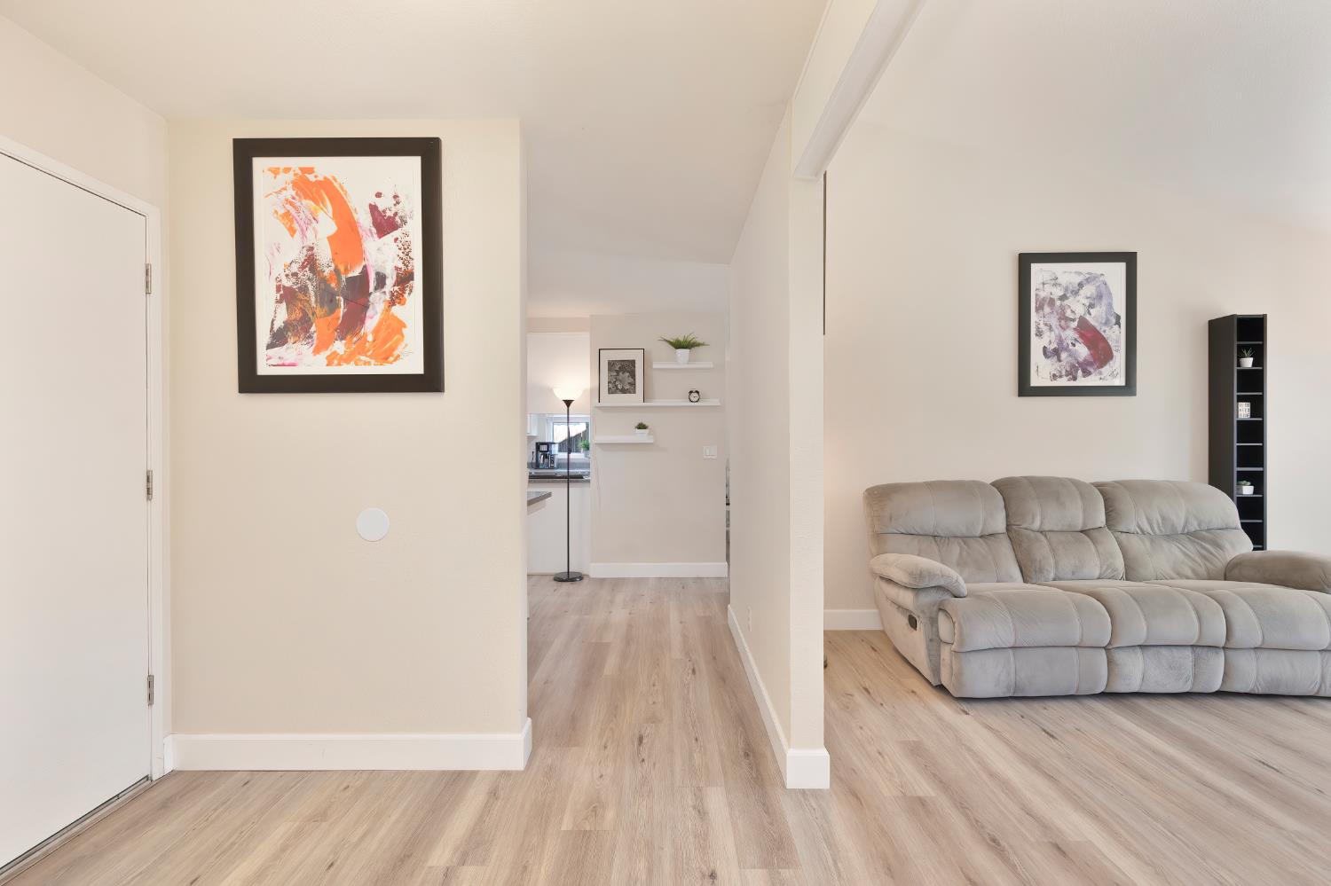 Detail Gallery Image 4 of 52 For 9548 Helio Dr, Sacramento,  CA 95827 - 3 Beds | 2 Baths
