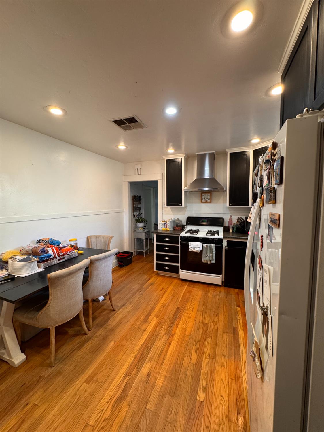 Detail Gallery Image 5 of 17 For 306 Maynell Ave, Modesto,  CA 95354 - 2 Beds | 2 Baths