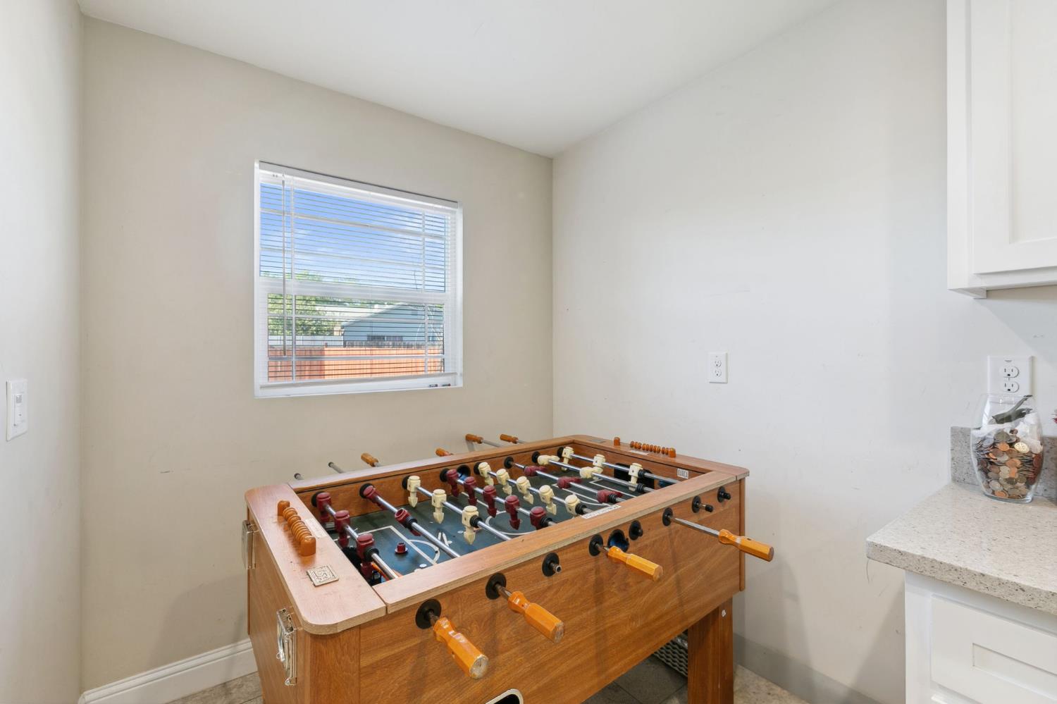 Detail Gallery Image 12 of 37 For 4309 23rd Ave, Sacramento,  CA 95820 - 3 Beds | 1 Baths