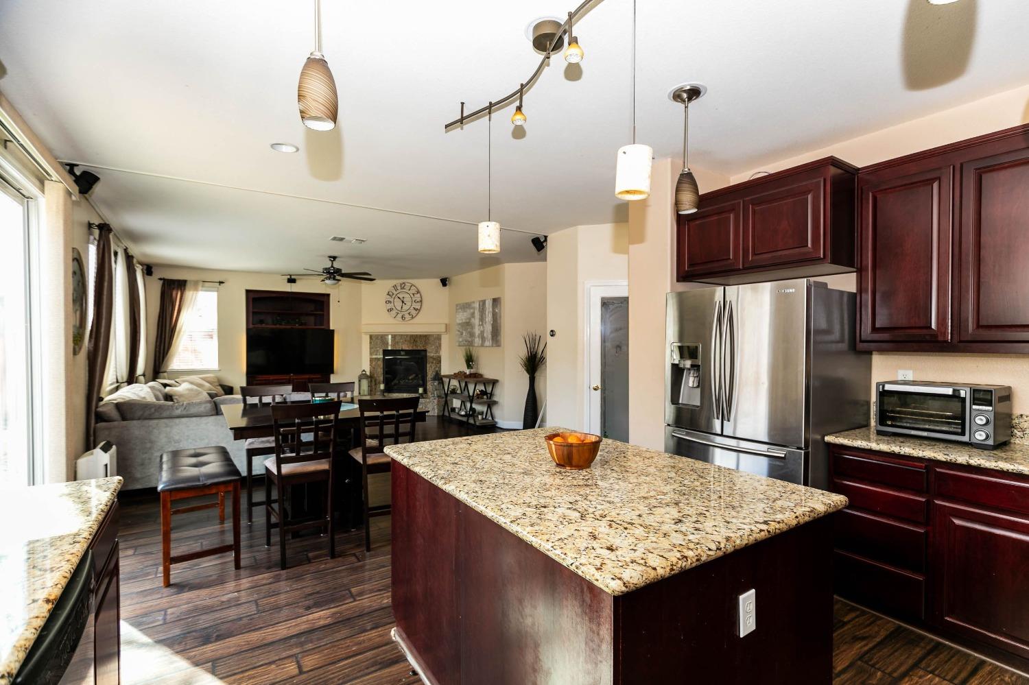 Detail Gallery Image 14 of 37 For 10730 Sand Castle Way, Stockton,  CA 95209 - 4 Beds | 3 Baths