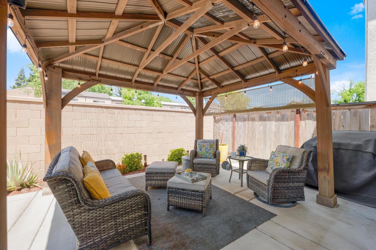 Detail Gallery Image 38 of 55 For 257 Bywell Bridge Cir, Sacramento,  CA 95823 - 3 Beds | 2/1 Baths