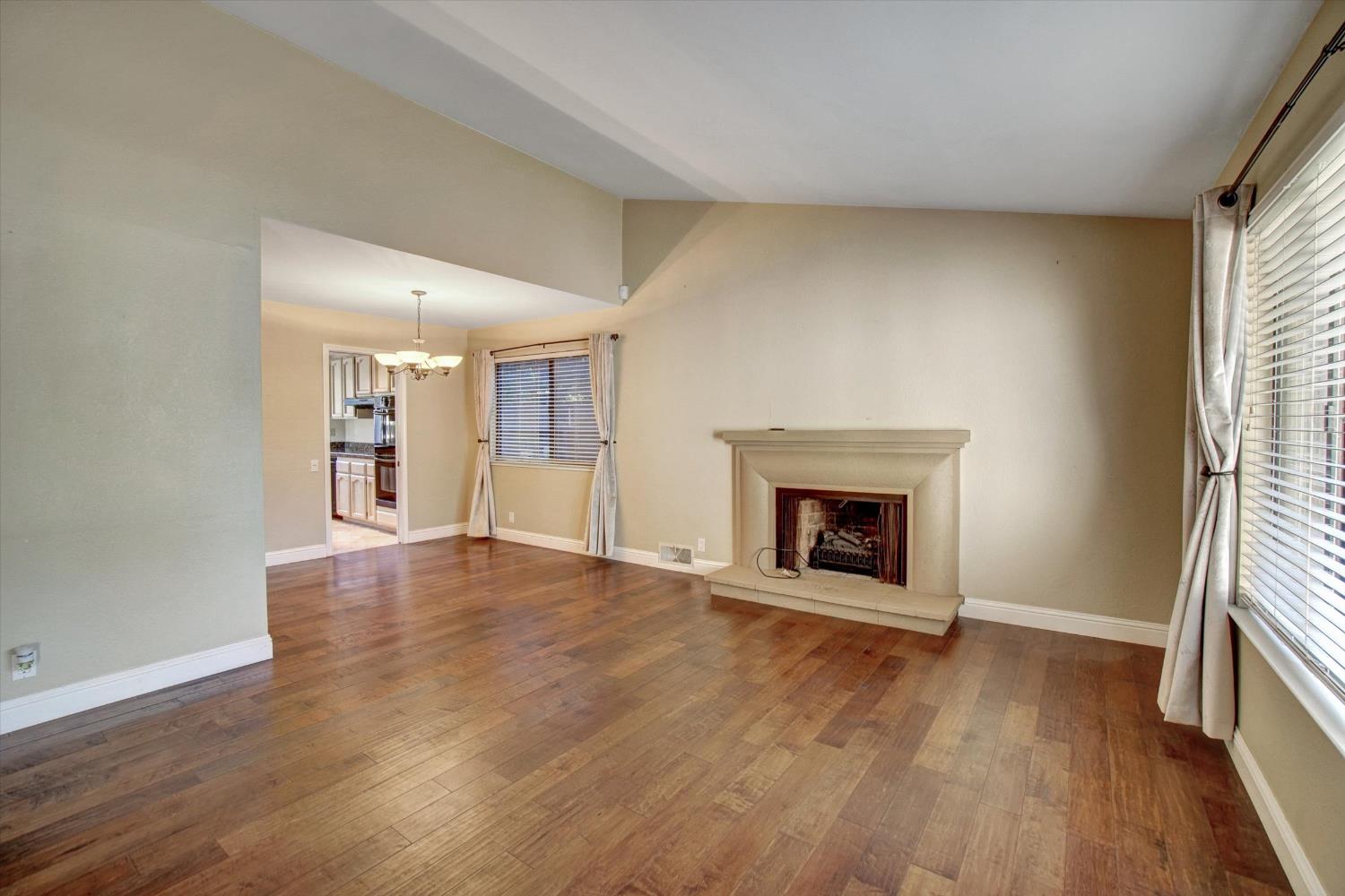 Detail Gallery Image 8 of 49 For 11161 Utopia River Ct, Rancho Cordova,  CA 95670 - 3 Beds | 2 Baths