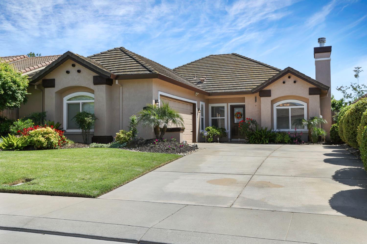 Detail Gallery Image 1 of 41 For 1930 Crystalwood Ln, Lodi,  CA 95242 - 3 Beds | 2 Baths