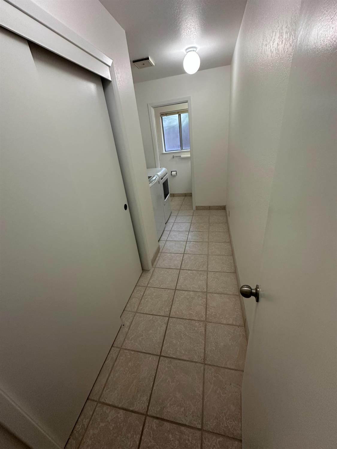 Detail Gallery Image 6 of 28 For 4408 San Ramon Dr, Davis,  CA 95618 - 4 Beds | 2/1 Baths