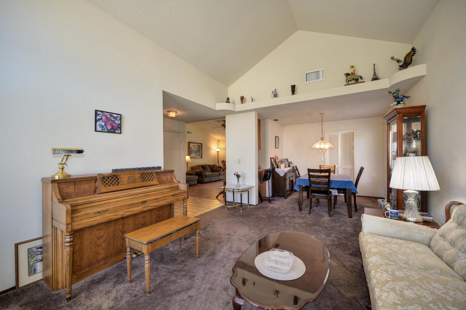 Detail Gallery Image 6 of 42 For 7827 River Estates Dr, Sacramento,  CA 95831 - 3 Beds | 2 Baths
