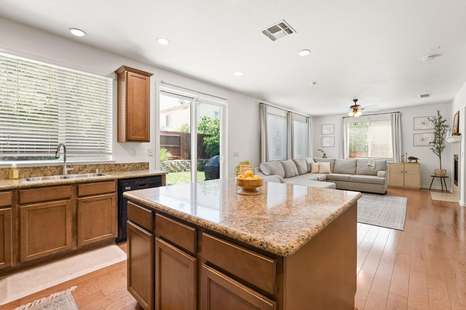 Detail Gallery Image 23 of 48 For 1177 Waverton Ln, Lincoln,  CA 95648 - 4 Beds | 2/1 Baths
