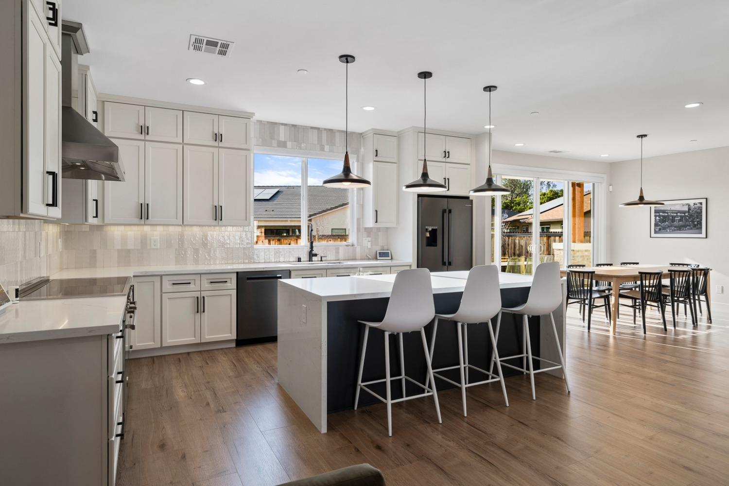 Detail Gallery Image 11 of 51 For 4020 Della Ct, Rocklin,  CA 95677 - 4 Beds | 2/1 Baths