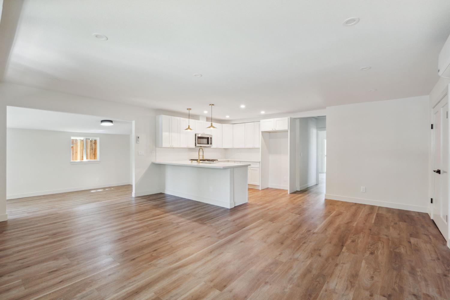 Detail Gallery Image 5 of 27 For 604 Myrtle Ave, West Sacramento,  CA 95605 - 4 Beds | 3 Baths