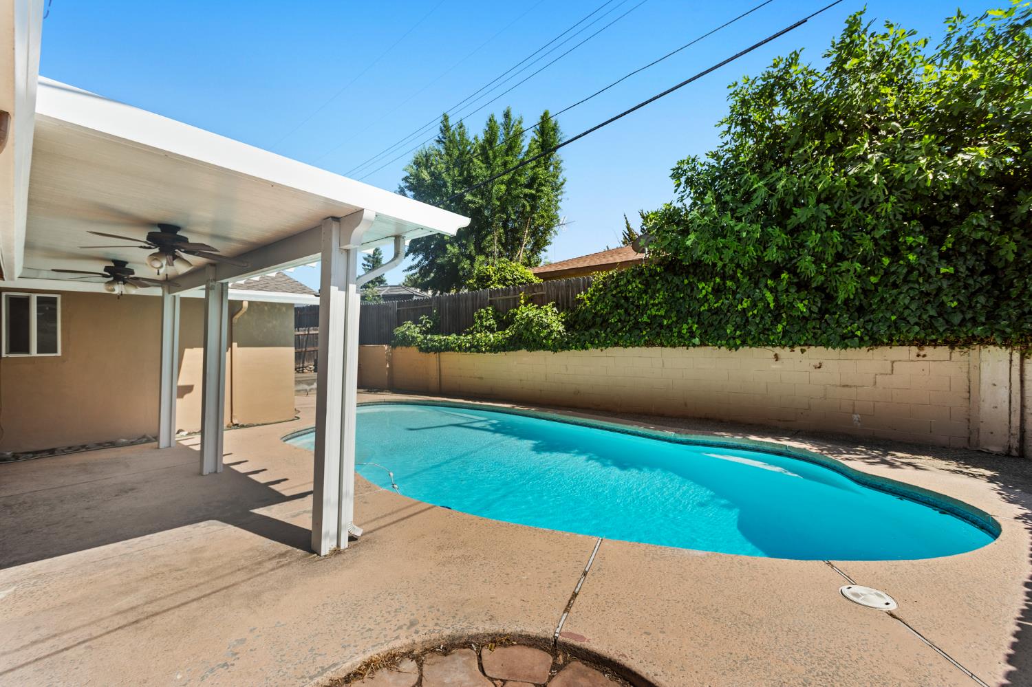 Detail Gallery Image 23 of 26 For 6528 Meadowcreek Way, Citrus Heights,  CA 95621 - 4 Beds | 2 Baths